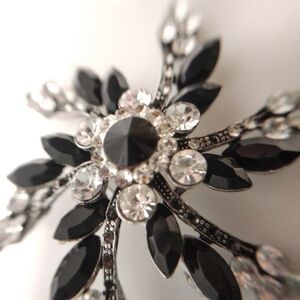 Elegant Vintage Art Deco Black and Silver Floral Brooch